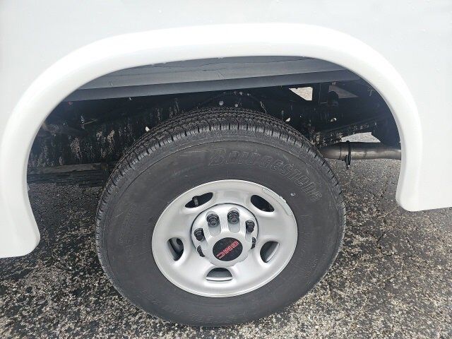 2024 GMC Savana Cutaway 3500 1WT Carbondale IL