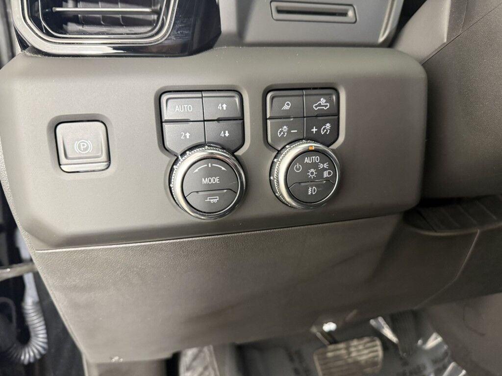 2024 GMC Sierra 1500 4WD Crew Cab 147 AT4 w/Sunroof Maumee OH