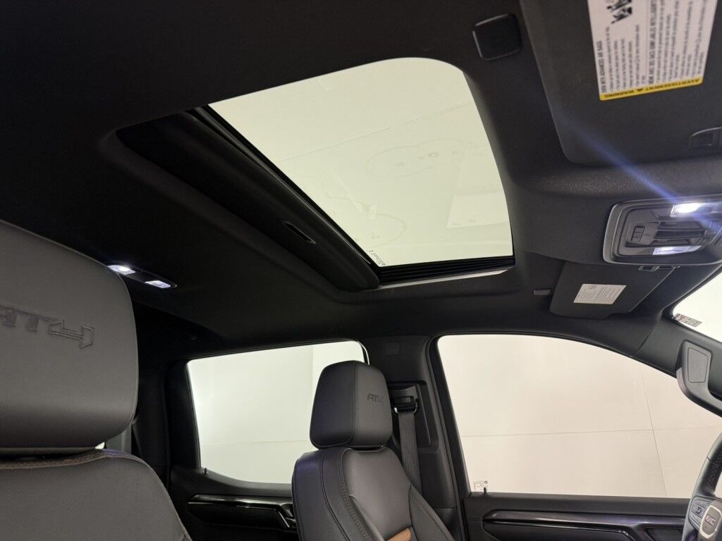 2024 GMC Sierra 1500 4WD Crew Cab 147 AT4 w/Sunroof Maumee OH