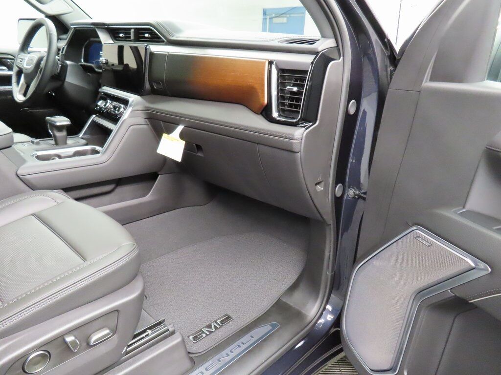 2024 GMC Sierra 1500 4x4 Crew Cab Denali Fond du Lac WI