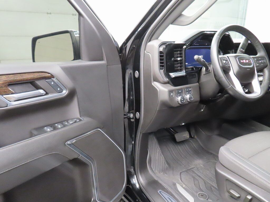 2024 GMC Sierra 1500 4x4 Crew Cab SLE Fond du Lac WI