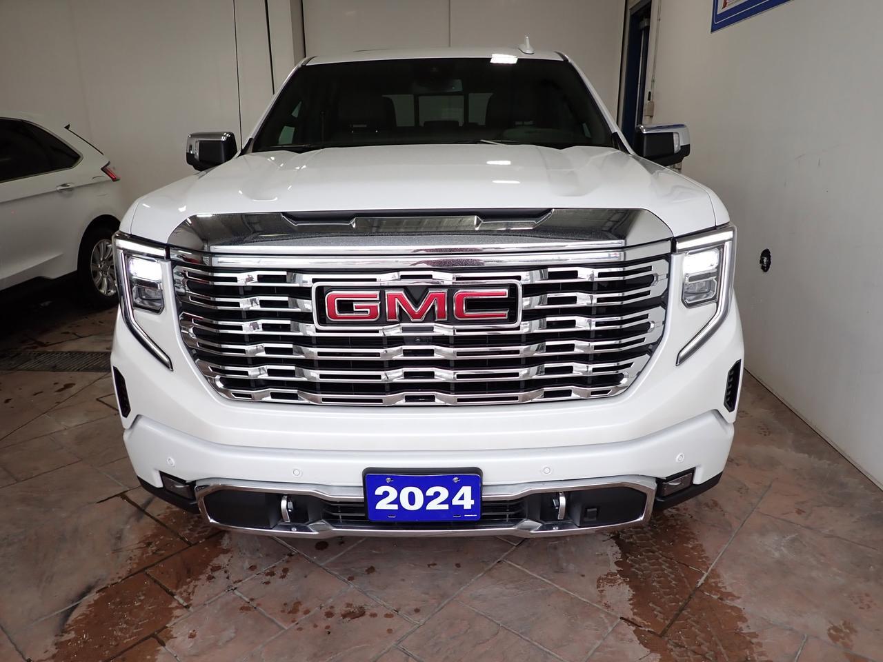 2024 GMC Sierra 1500 Denali 4WD CREW CAB *DIESEL* LEATHER NAVI SUNROOF Listowel ON
