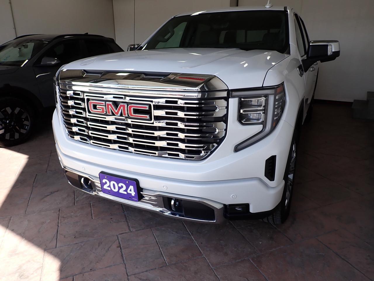 2024 GMC Sierra 1500 Denali 4WD CREW CAB RESERVE LEATHER SUNROOF PWR BOARD 5'8" BOX Listowel ON