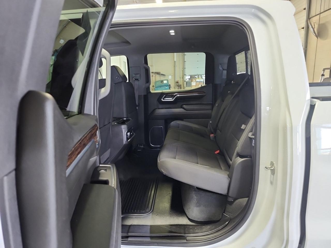 2024 GMC Sierra 1500 Elevation | V8 | MultiPro Tailgate | Heated Seats | Remote Start | 20IN Black Wheels | Low KM Redwater AB