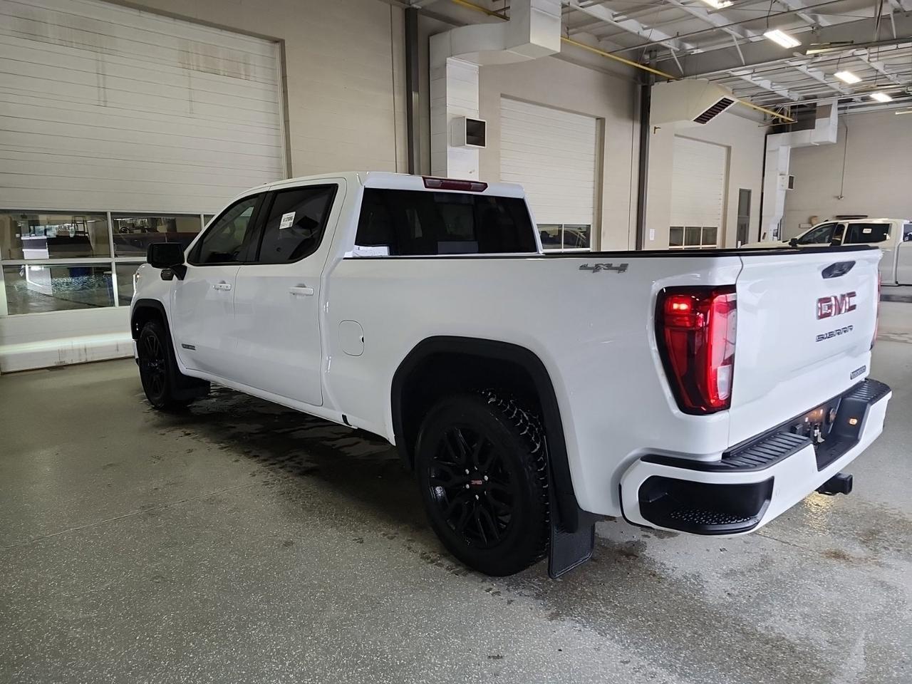 2024 GMC Sierra 1500 Elevation | V8 | MultiPro Tailgate | Heated Seats | Remote Start | 20IN Black Wheels | Low KM Redwater AB