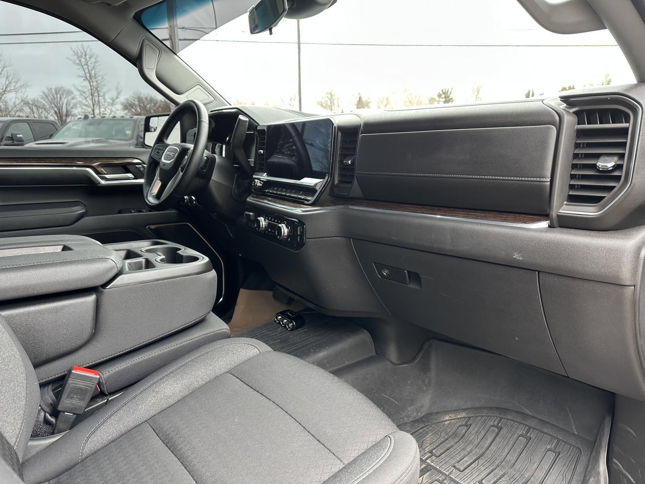 2024 GMC Sierra 1500 Elevation | V8 Engine | 4WD | NAV | Heated Seats | Remote Start | Backup Camera | Towing Capability Redwater AB