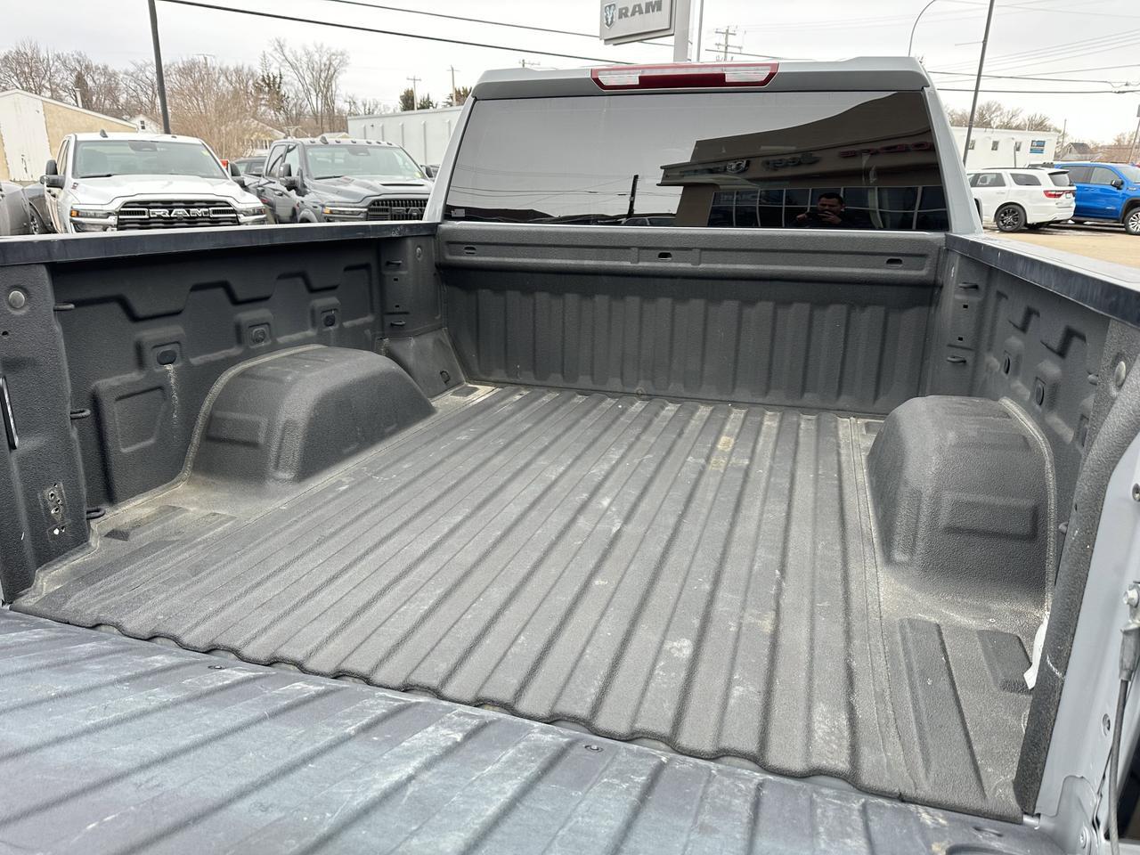 2024 GMC Sierra 1500 Elevation | V8 Engine | 4WD | NAV | Heated Seats | Remote Start | Backup Camera | Towing Capability Redwater AB