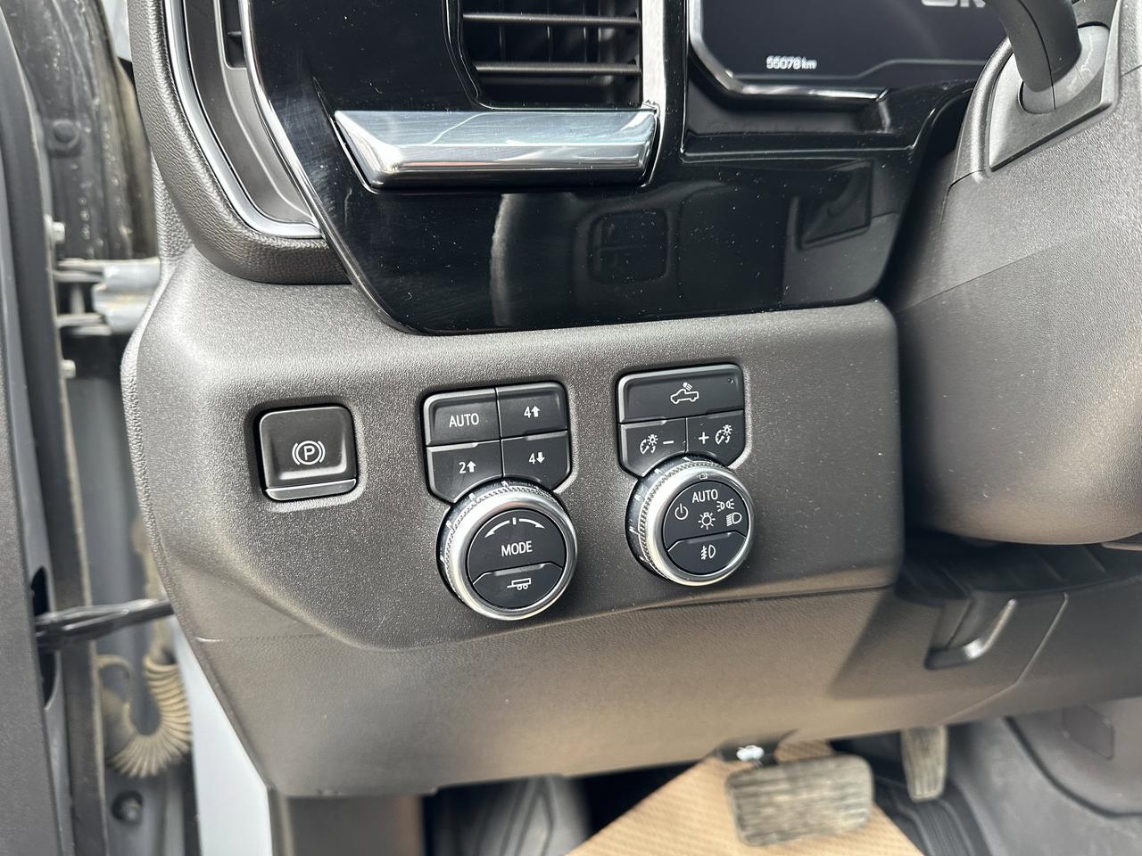 2024 GMC Sierra 1500 Elevation | V8 Engine | 4WD | NAV | Heated Seats | Remote Start | Backup Camera | Towing Capability Redwater AB