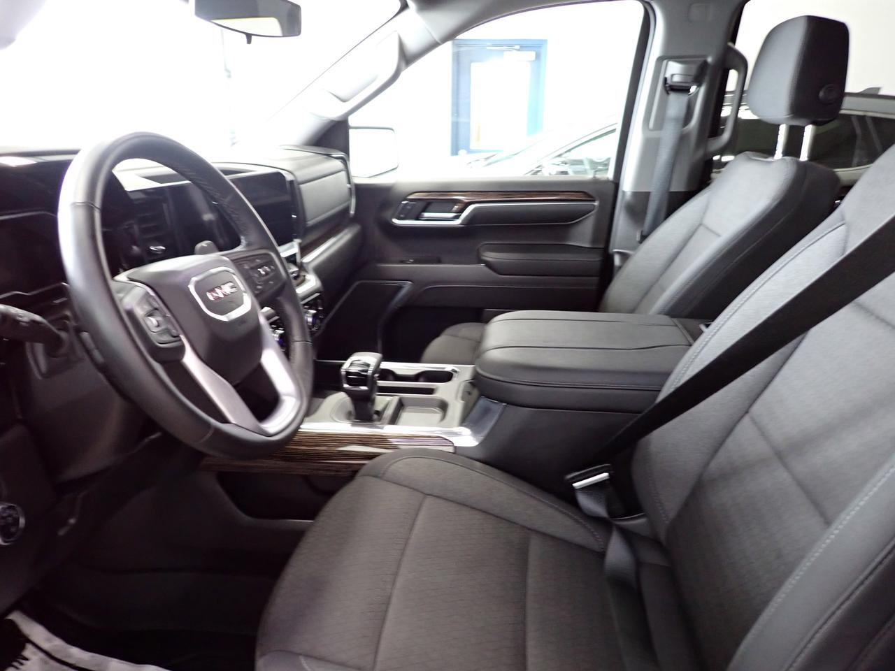 2024 GMC Sierra 1500 Elevation 4WD CREW CAB 5'8" BOX Listowel ON