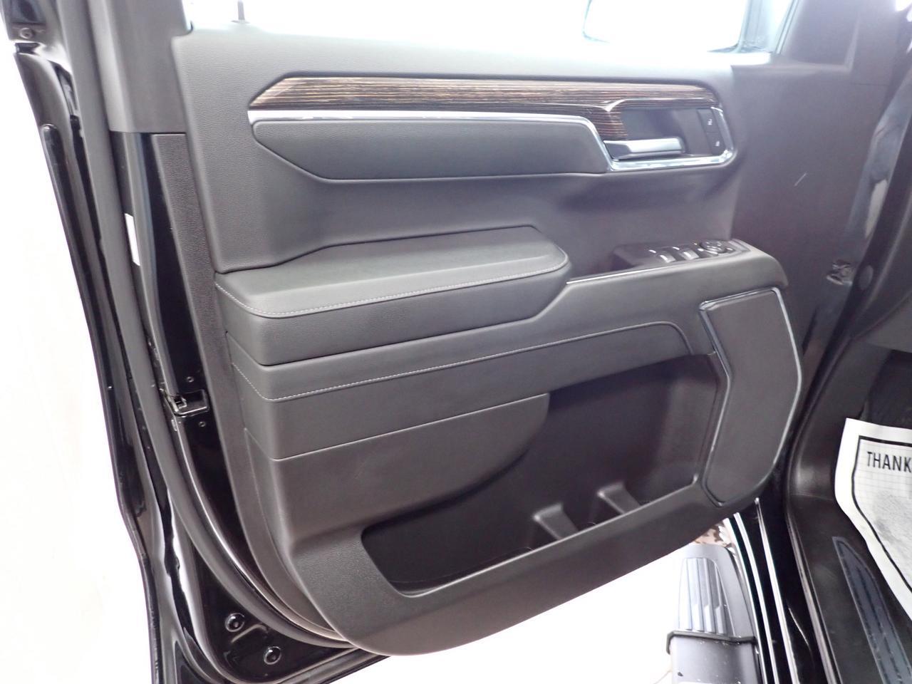 2024 GMC Sierra 1500 Elevation 4WD CREW CAB 5'8" BOX Listowel ON