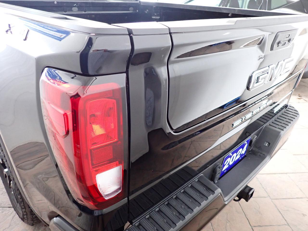 2024 GMC Sierra 1500 Elevation 4WD CREW CAB 5'8" BOX Listowel ON