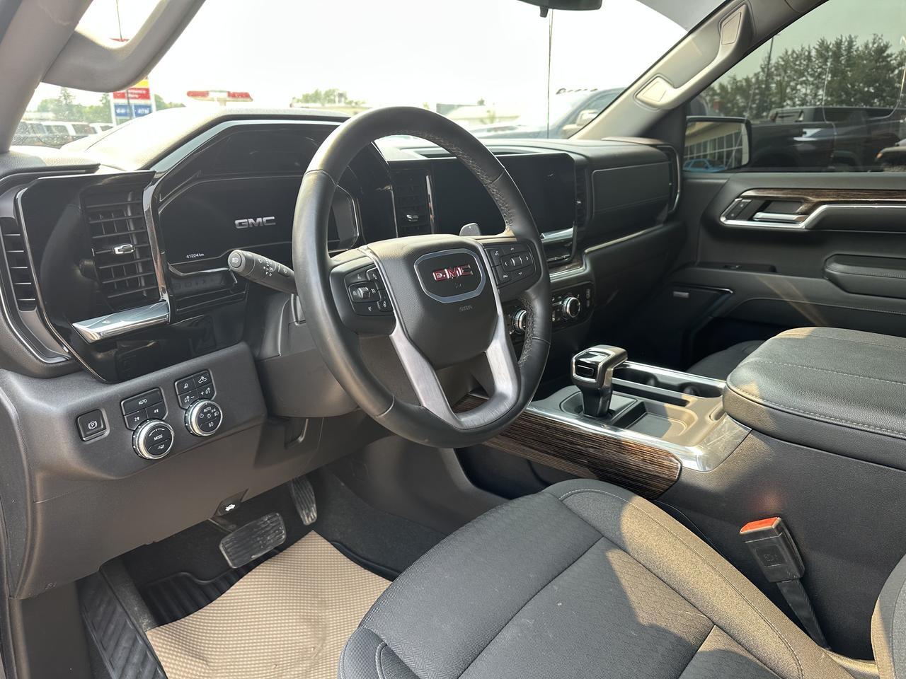 2024 GMC Sierra 1500 Elevation Crew Cab 4WD | Low KMs | NAV | Heated Seats | Remote Start | Backup Camera | 20IN Wheels Redwater AB