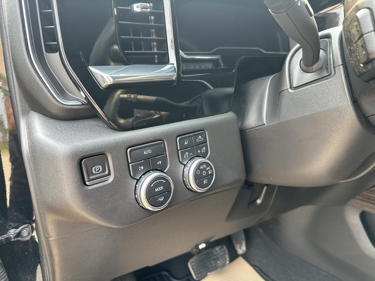 2024 GMC Sierra 1500 Elevation Crew Cab 4WD | Low KMs | NAV | Heated Seats | Remote Start | Backup Camera | 20IN Wheels Redwater AB
