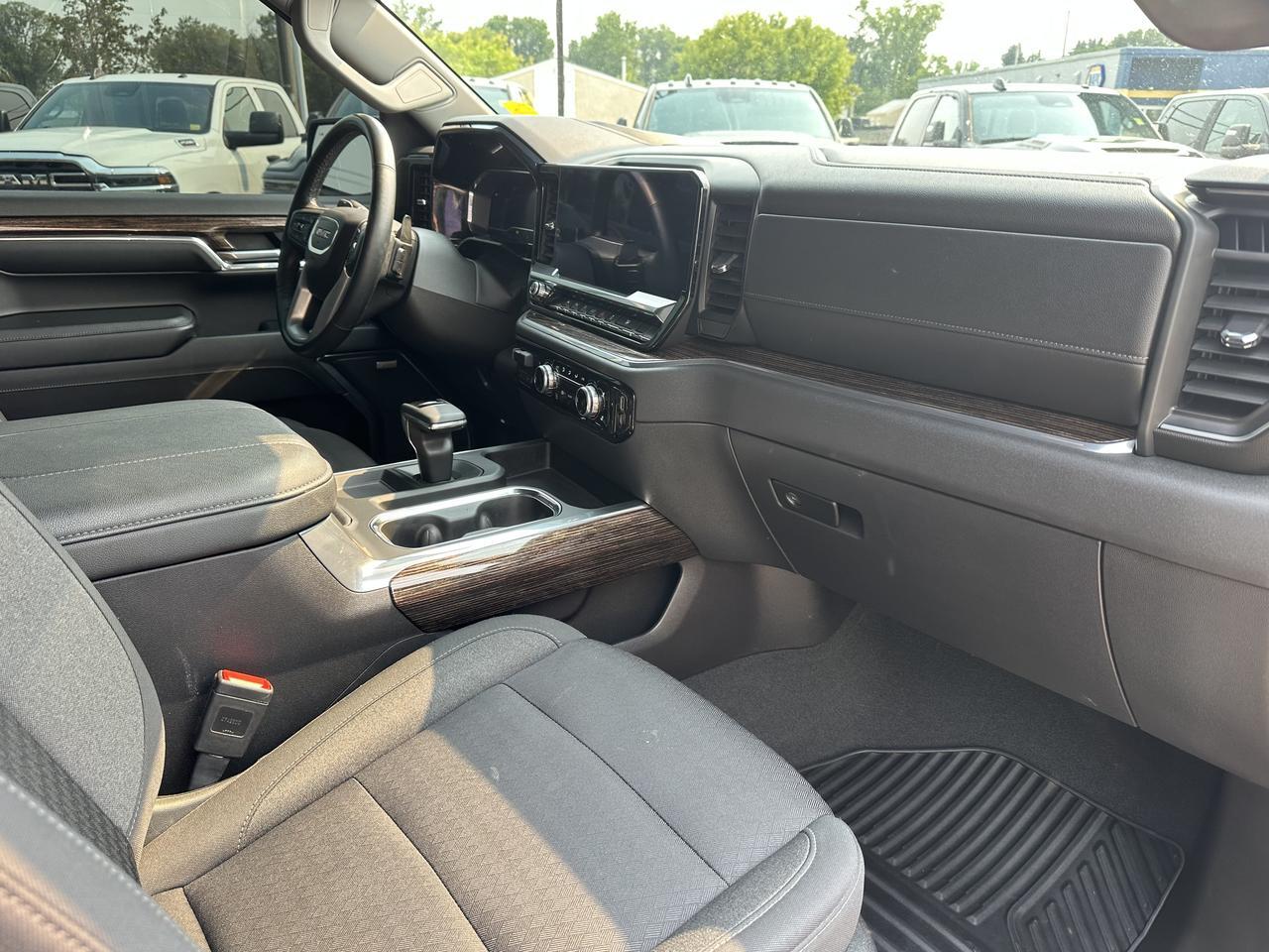2024 GMC Sierra 1500 Elevation Crew Cab 4WD | Low KMs | NAV | Heated Seats | Remote Start | Backup Camera | 20IN Wheels Redwater AB