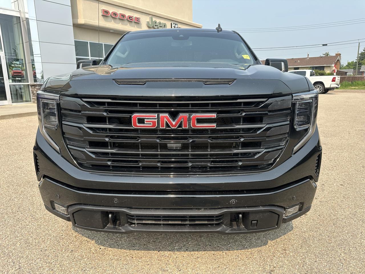 2024 GMC Sierra 1500 Elevation Crew Cab 4WD | Low KMs | NAV | Heated Seats | Remote Start | Backup Camera | 20IN Wheels Redwater AB