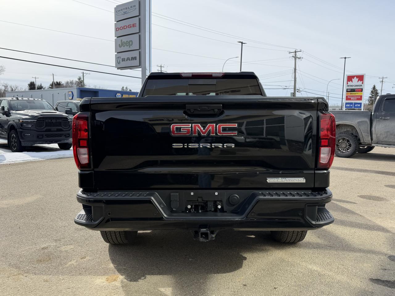 2024 GMC Sierra 1500 Elevation Crew Cab 4WD | Low KMs | NAV | Heated Seats | Remote Start | Backup Camera | 20IN Wheels Redwater AB