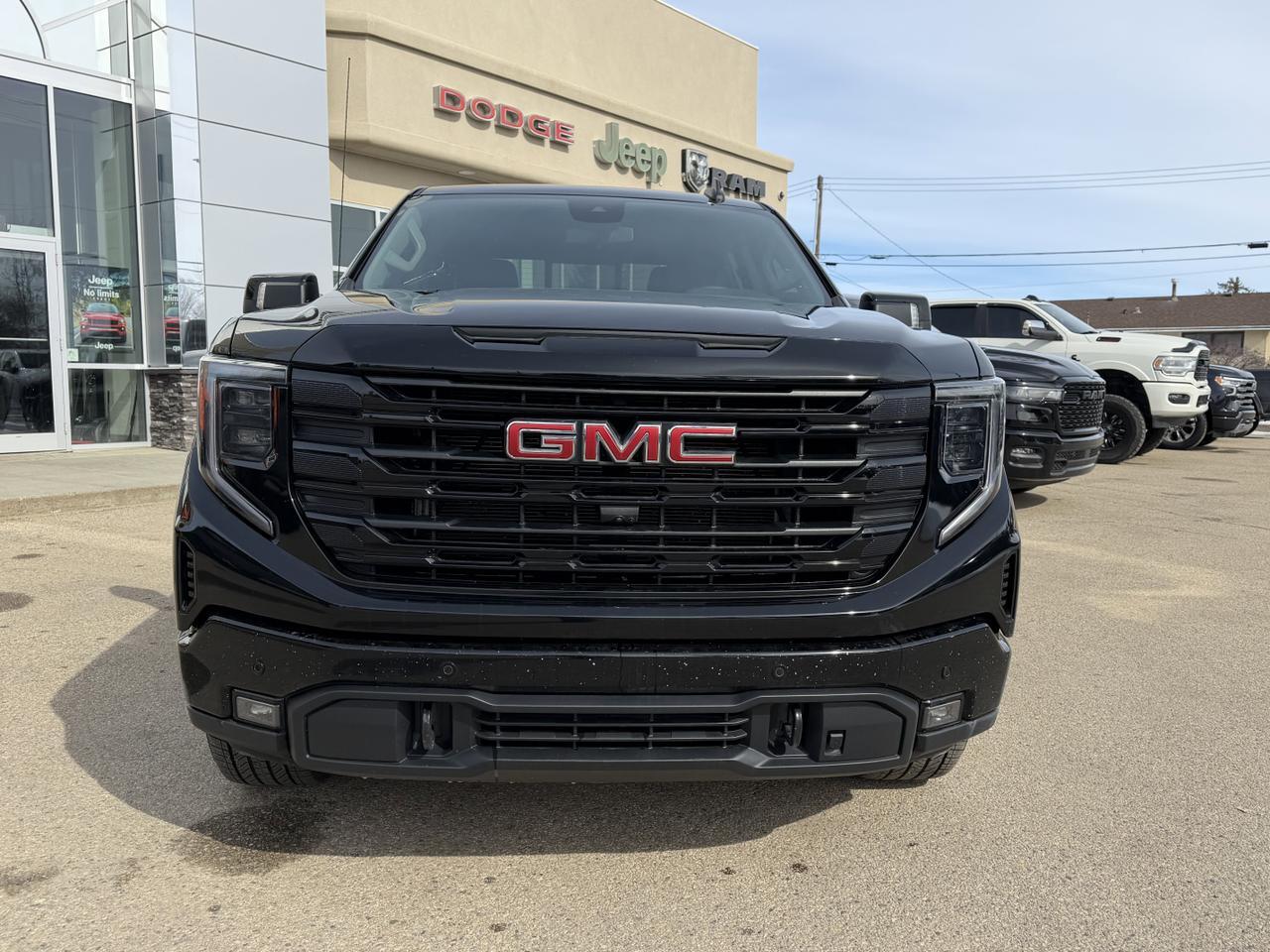 2024 GMC Sierra 1500 Elevation Crew Cab 4WD | Low KMs | NAV | Heated Seats | Remote Start | Backup Camera | 20IN Wheels Redwater AB