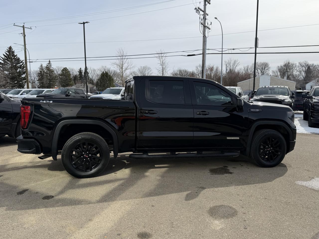 2024 GMC Sierra 1500 Elevation Crew Cab 4WD | Low KMs | NAV | Heated Seats | Remote Start | Backup Camera | 20IN Wheels Redwater AB