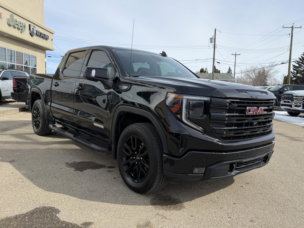 2024 GMC Sierra 1500 Elevation Crew Cab 4WD | Low KMs | NAV | Heated Seats | Remote Start | Backup Camera | 20IN Wheels Redwater AB