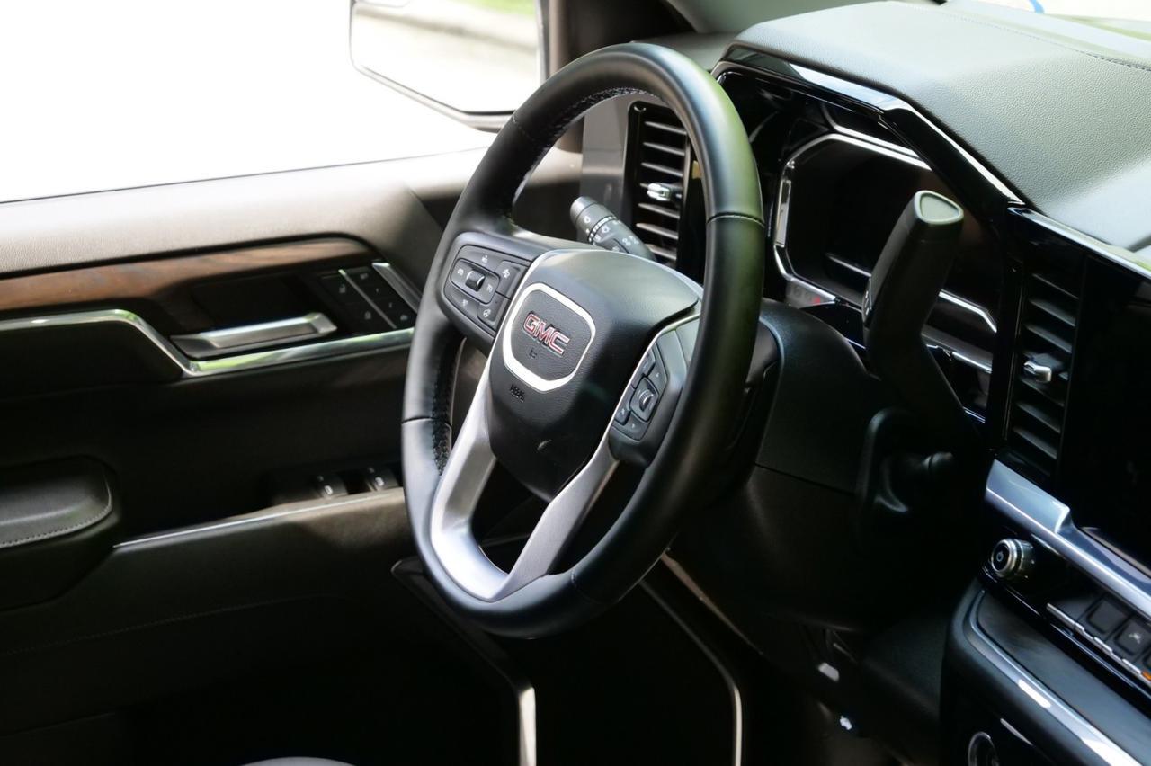 2024 GMC Sierra 1500 SLT 4X4 / Heated Seats / 5.3L V8 / Multipro Tailgate! Lincolnton NC