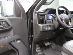 2024 GMC Sierra 2500HD 4x4 Crew Cab AT4 Fond du Lac WI