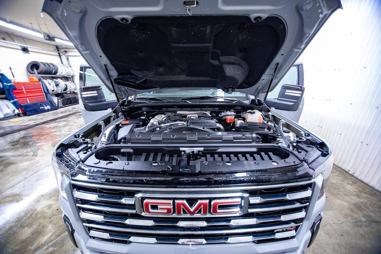 2024 GMC Sierra 2500HD 4x4 Crew Cab AT4 HD Diesel Leather Roof Nav Red Deer AB