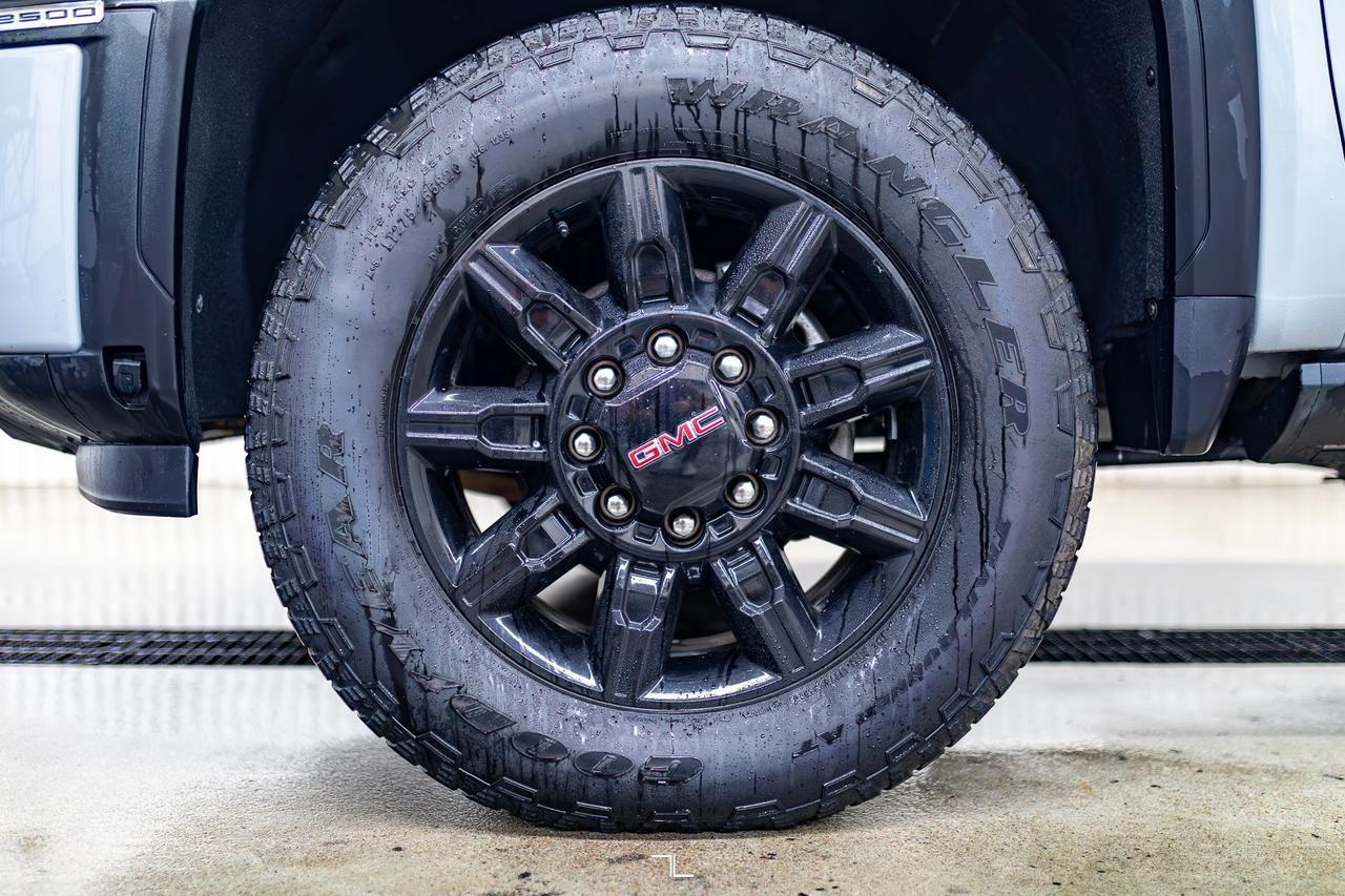 2024 GMC Sierra 2500HD 4x4 Crew Cab AT4 HD Diesel Leather Roof Nav Red Deer AB