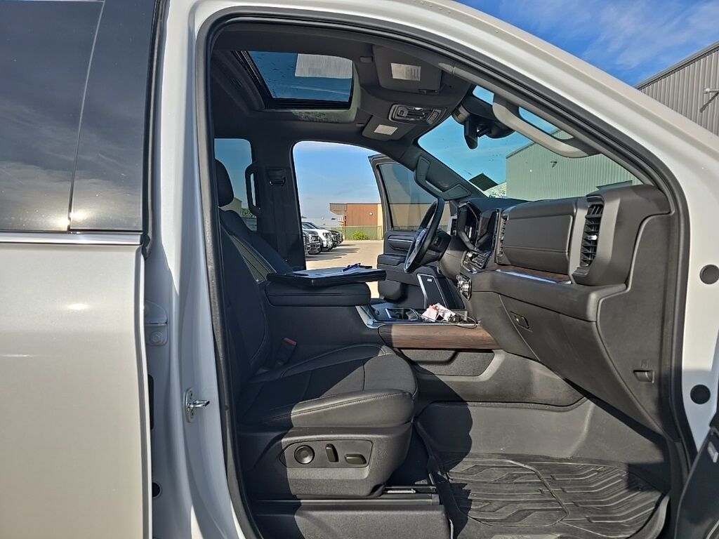 2024 GMC Sierra 2500HD 4x4 Crew Cab SLT Fond du Lac WI