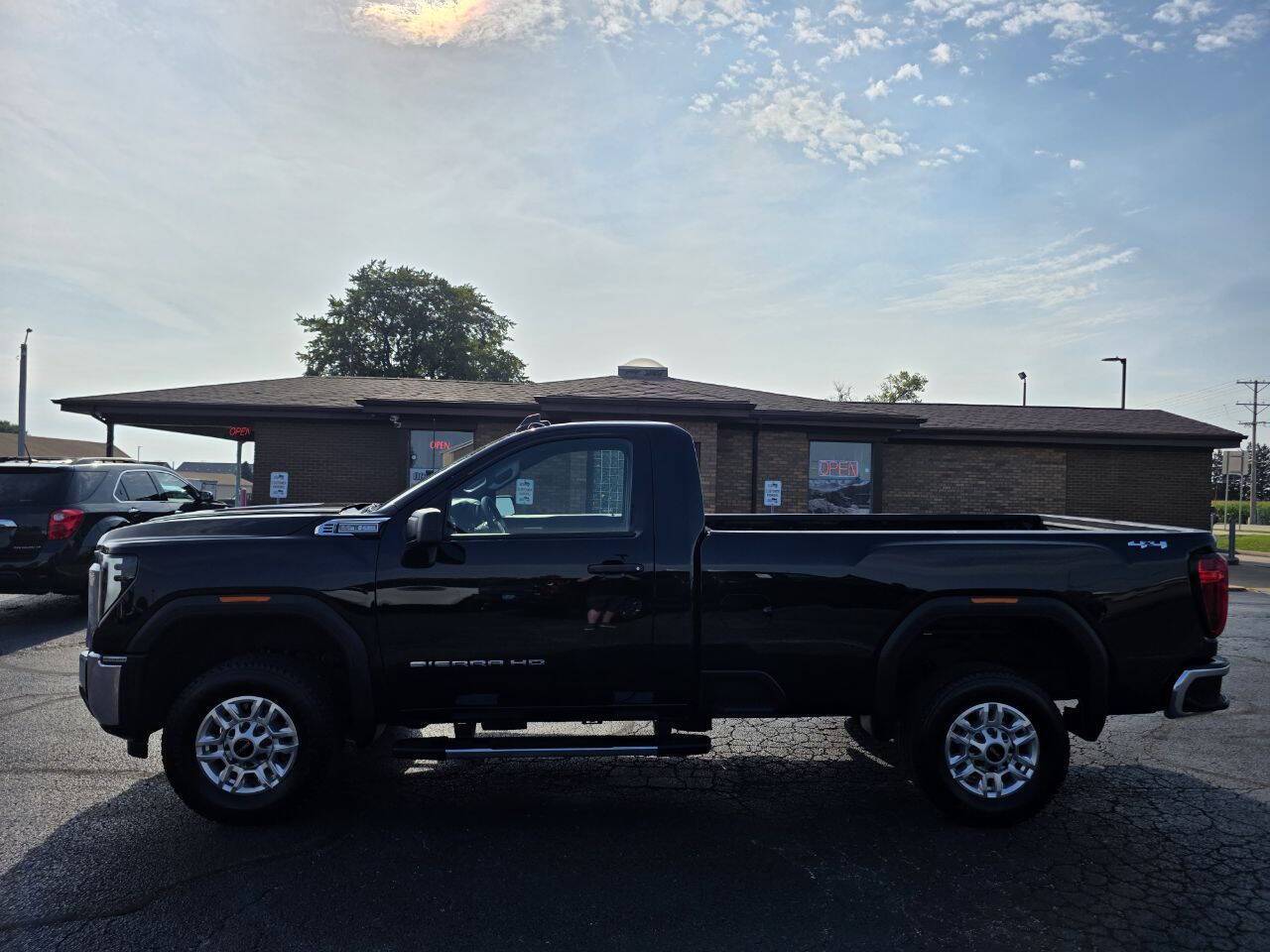 2024 GMC Sierra 2500HD Pro 4x4 2dr Regular Cab LB Eldridge IA