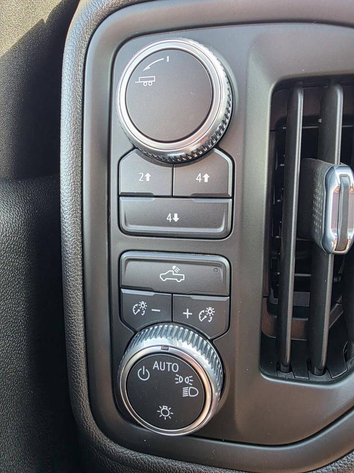 2024 GMC Sierra 2500HD Pro 4x4 2dr Regular Cab LB Eldridge IA