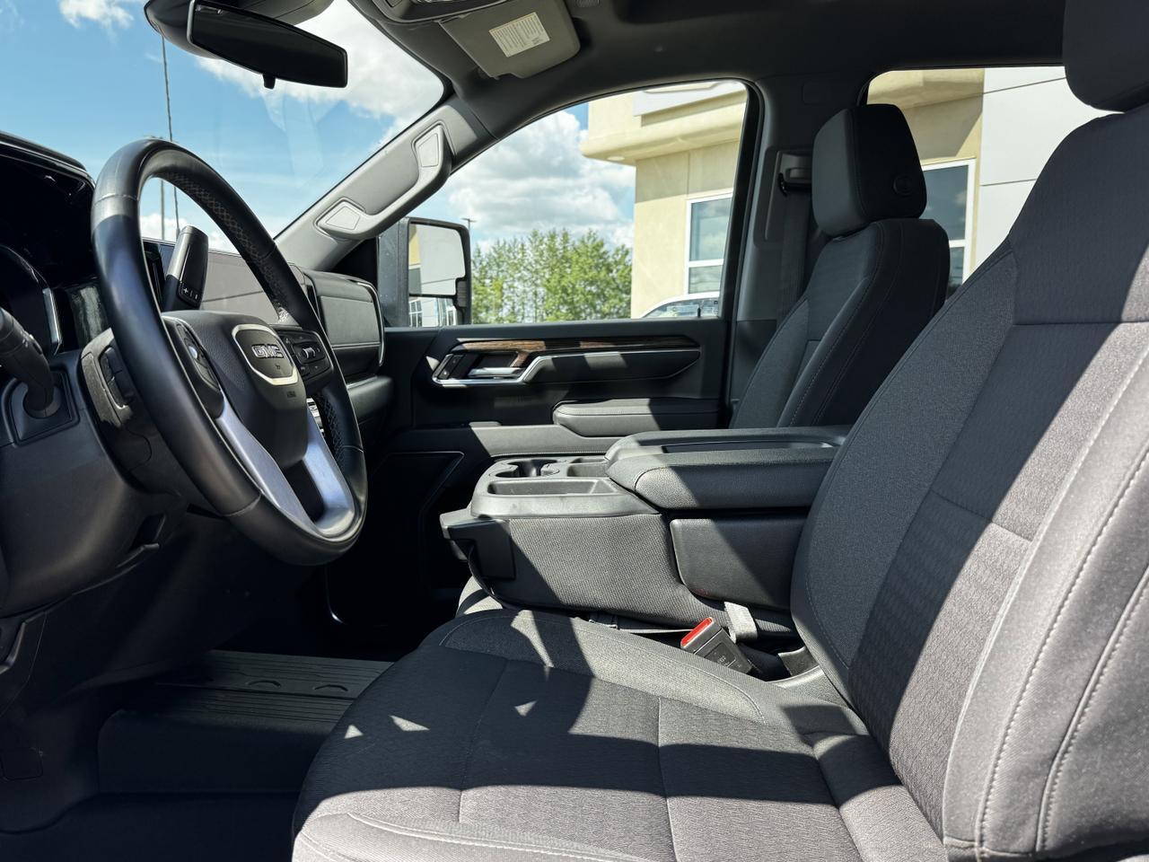2024 GMC Sierra 2500HD SLE Crew Cab 4WD | V8 Duramax Diesel | Low KMs | OnStar | Front Bench Redwater AB