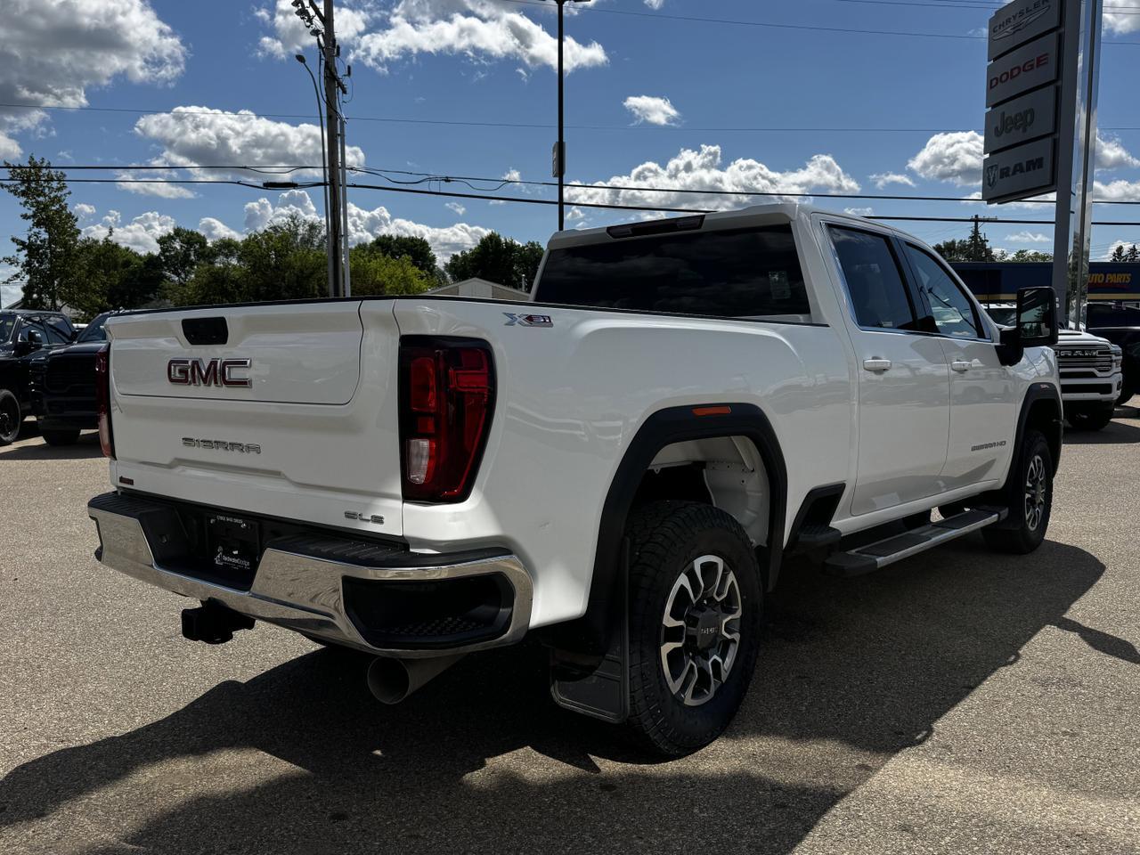 2024 GMC Sierra 2500HD SLE Crew Cab 4WD | V8 Duramax Diesel | Low KMs | OnStar | Front Bench Redwater AB