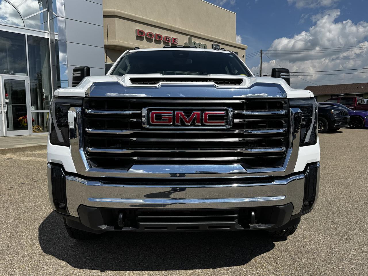 2024 GMC Sierra 2500HD SLE Crew Cab 4WD | V8 Duramax Diesel | Low KMs | OnStar | Front Bench Redwater AB