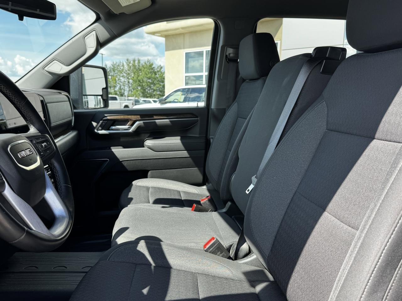2024 GMC Sierra 2500HD SLE Crew Cab 4WD | V8 Duramax Diesel | Low KMs | OnStar | Front Bench Redwater AB