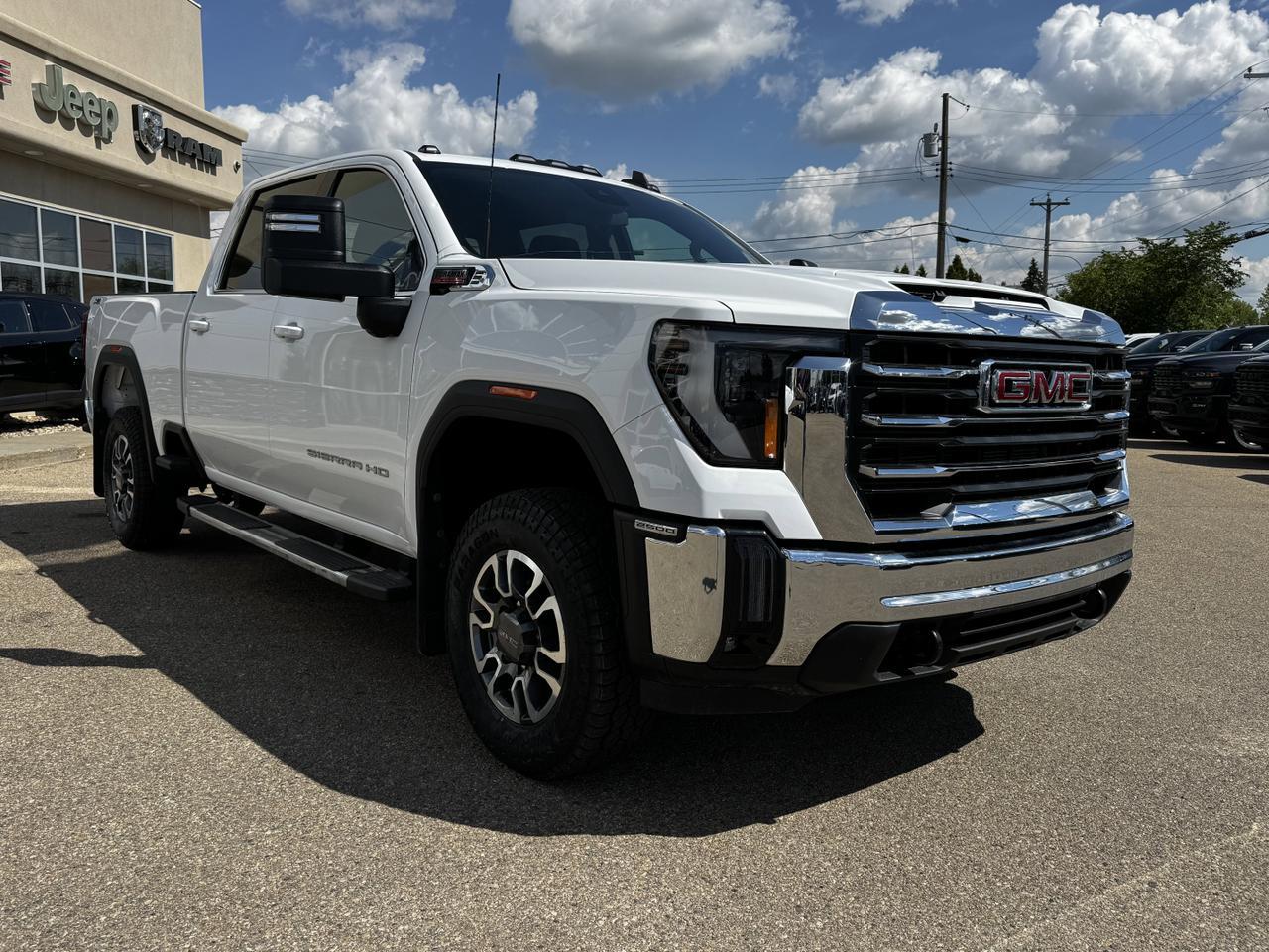 2024 GMC Sierra 2500HD SLE Crew Cab 4WD | V8 Duramax Diesel | Low KMs | OnStar | Front Bench Redwater AB