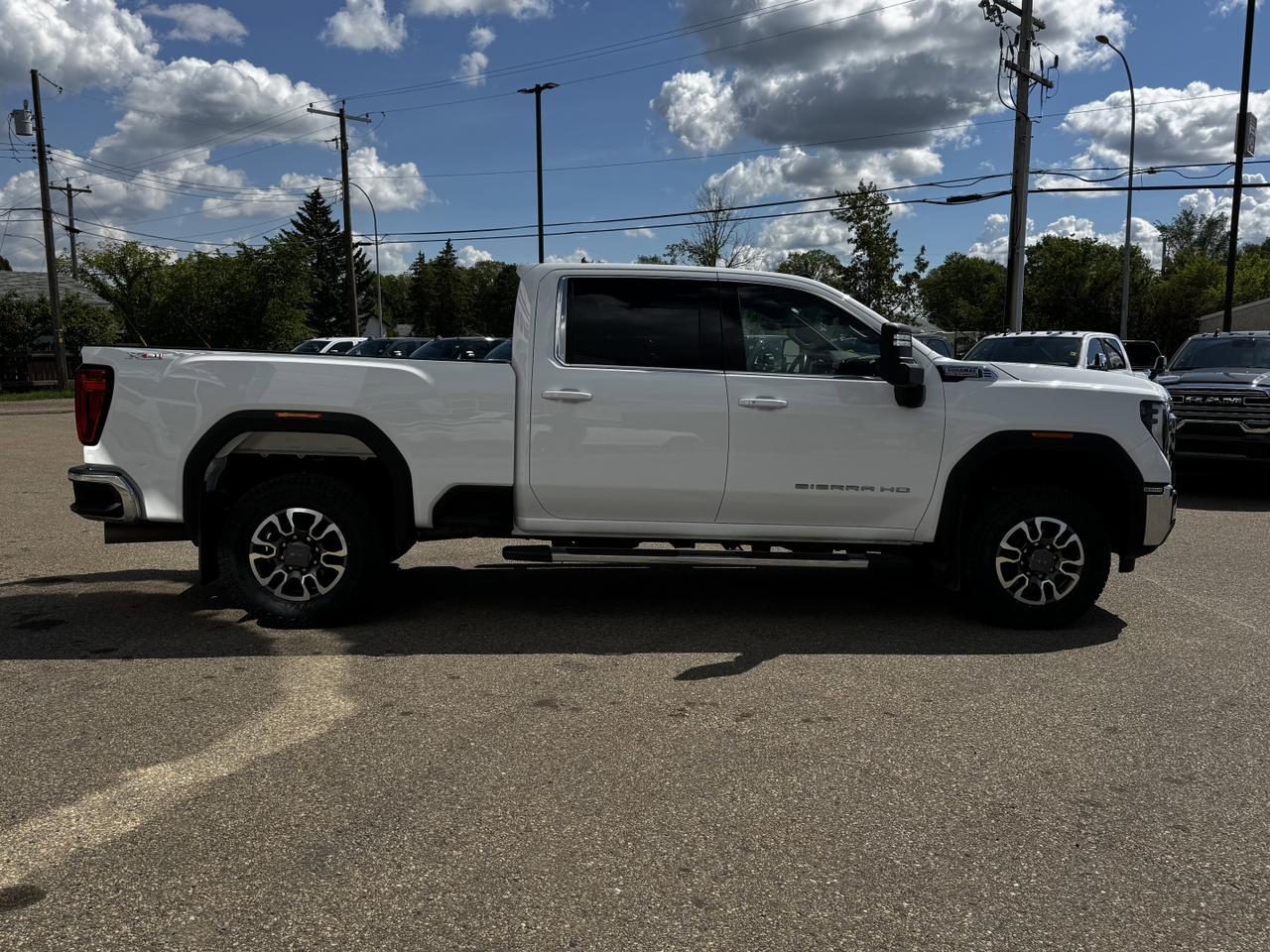2024 GMC Sierra 2500HD SLE Crew Cab 4WD | V8 Duramax Diesel | Low KMs | OnStar | Front Bench Redwater AB
