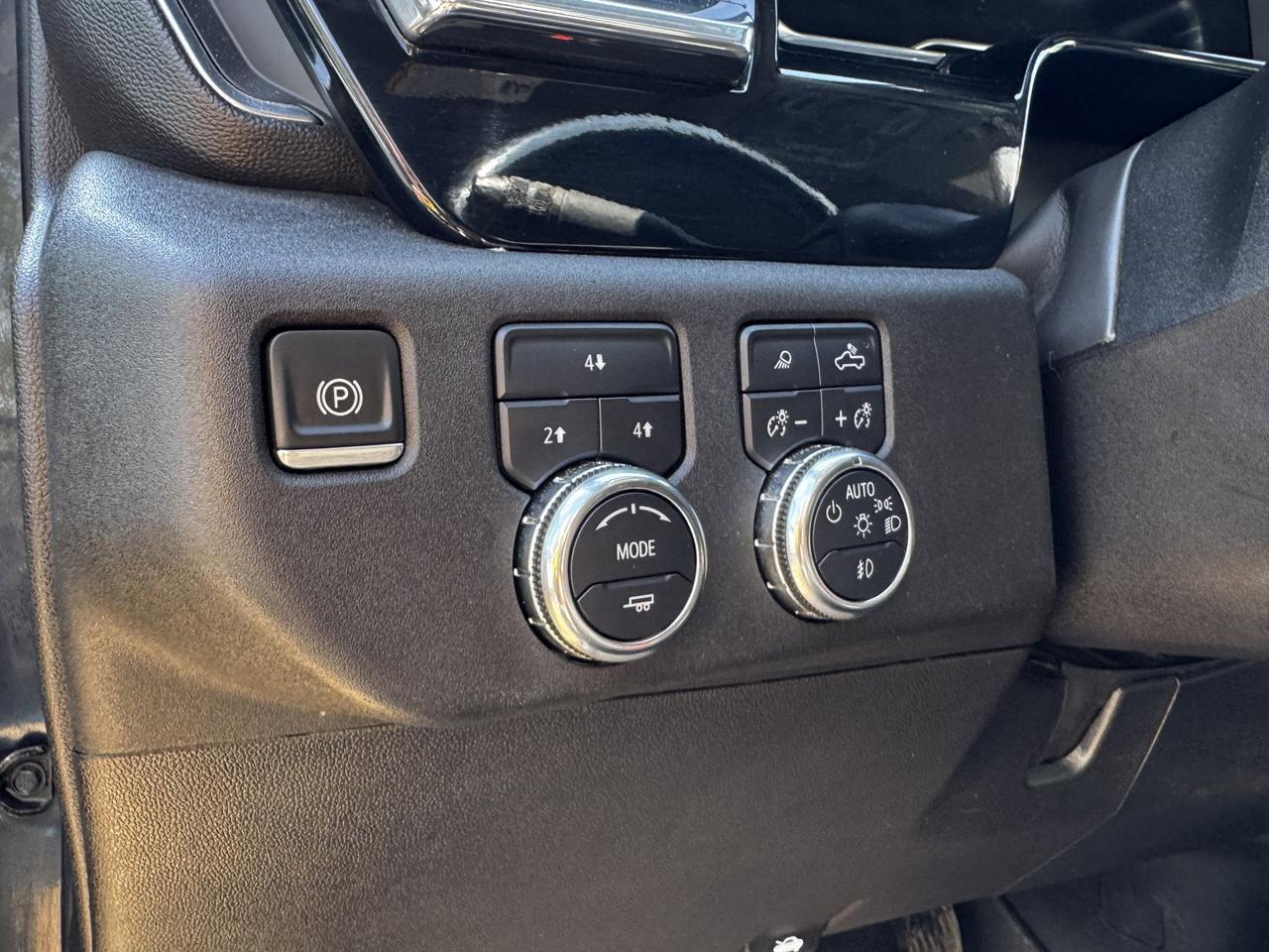 2024 GMC Sierra 2500HD SLE Extended Cab 4WD | Low KMs | V8 | OnStar | WiFi Hotspot Redwater AB