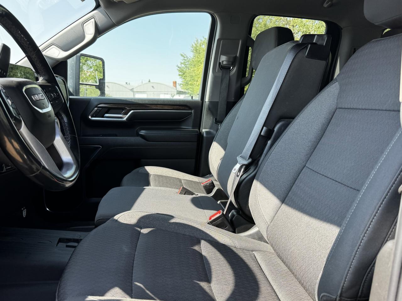 2024 GMC Sierra 2500HD SLE Extended Cab 4WD | Low KMs | V8 | OnStar | WiFi Hotspot Redwater AB