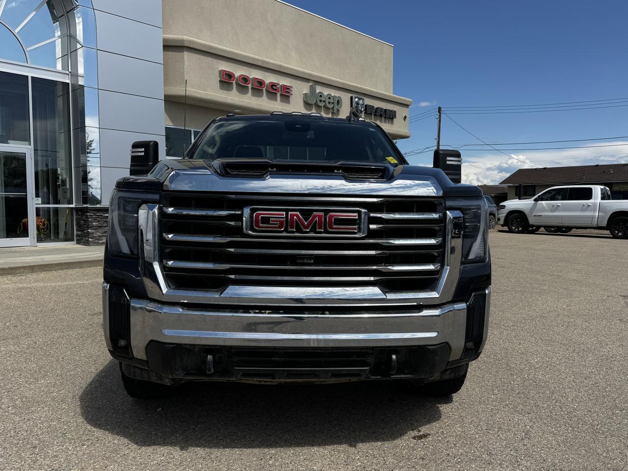2024 GMC Sierra 2500HD SLE Extended Cab 4WD | Low KMs | V8 | OnStar | WiFi Hotspot Redwater AB