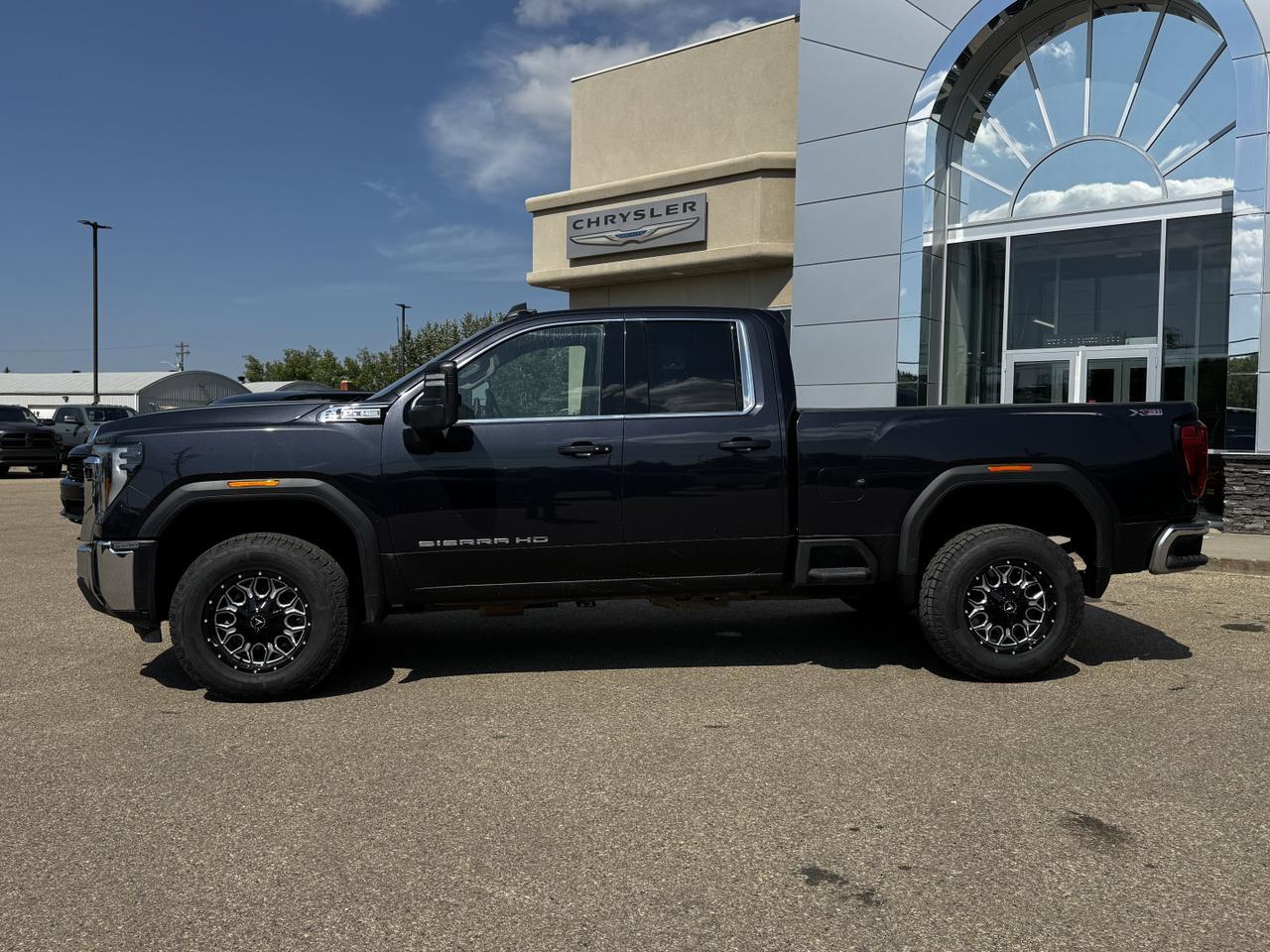 2024 GMC Sierra 2500HD SLE Extended Cab 4WD | Low KMs | V8 | OnStar | WiFi Hotspot Redwater AB