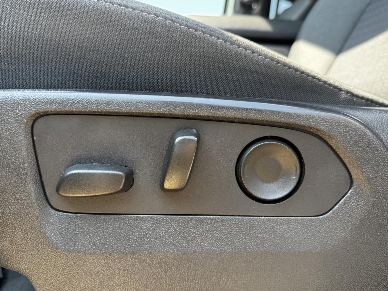 2024 GMC Sierra 2500HD SLE Extended Cab 4WD | Low KMs | V8 | OnStar | WiFi Hotspot Redwater AB