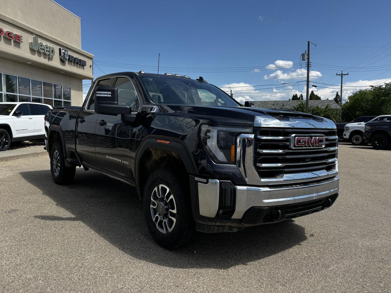 2024 GMC Sierra 2500HD SLE Extended Cab 4WD | Low KMs | V8 | OnStar | WiFi Hotspot Redwater AB