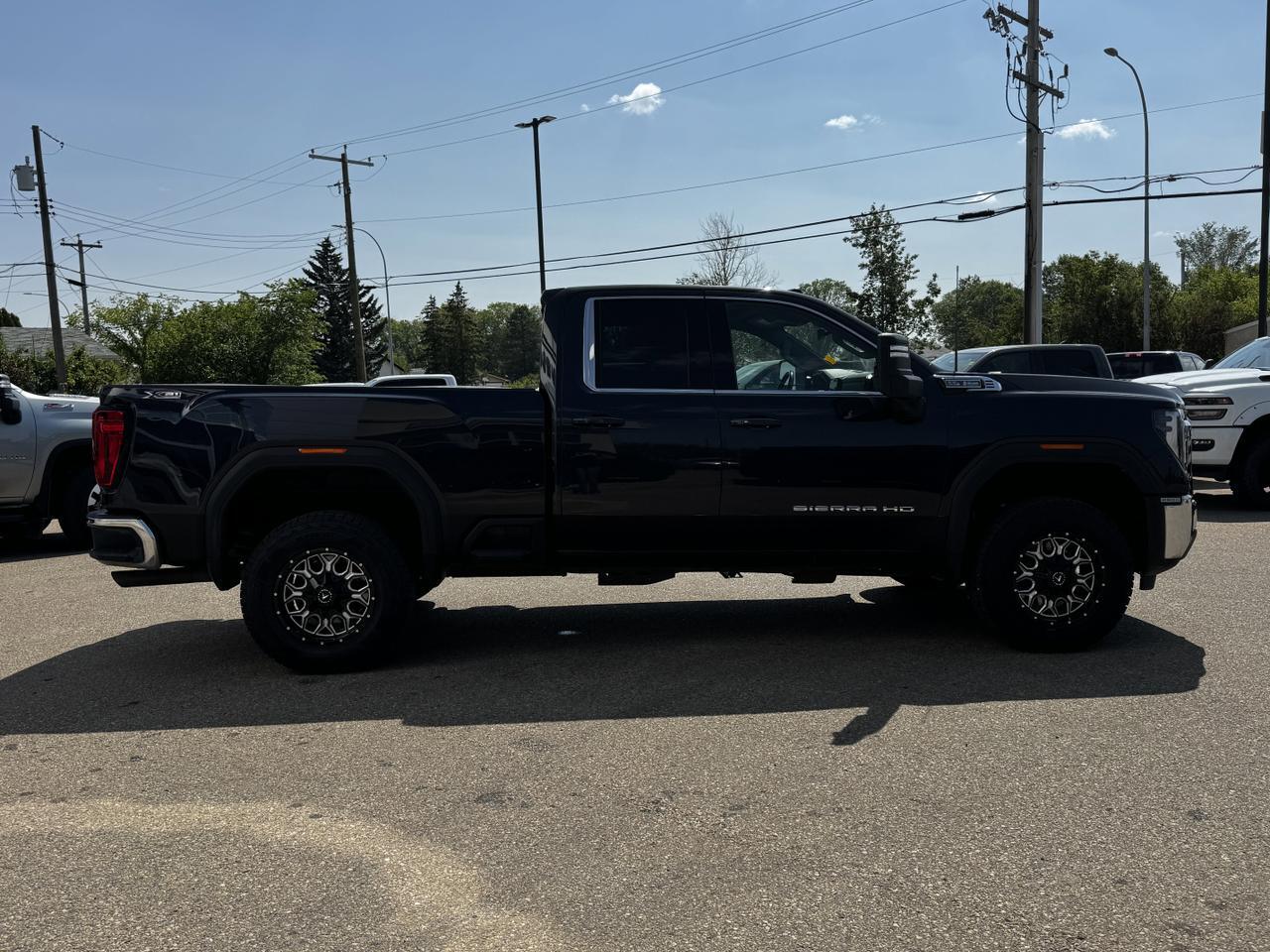 2024 GMC Sierra 2500HD SLE Extended Cab 4WD | Low KMs | V8 | OnStar | WiFi Hotspot Redwater AB