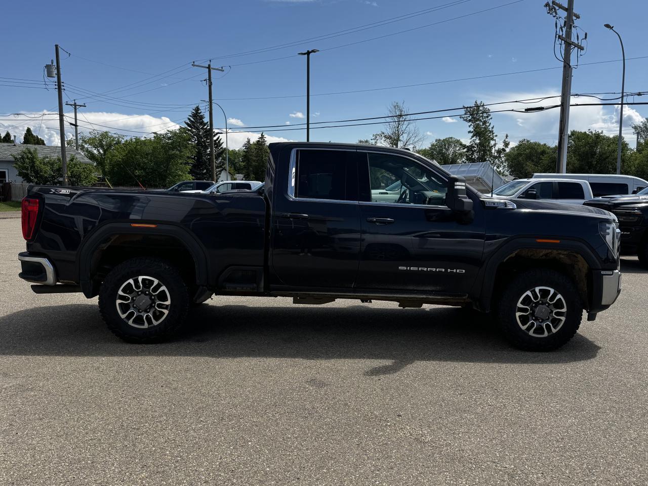 2024 GMC Sierra 2500HD SLE Extended Cab 4WD | Low KMs | V8 | OnStar | WiFi Hotspot Redwater AB