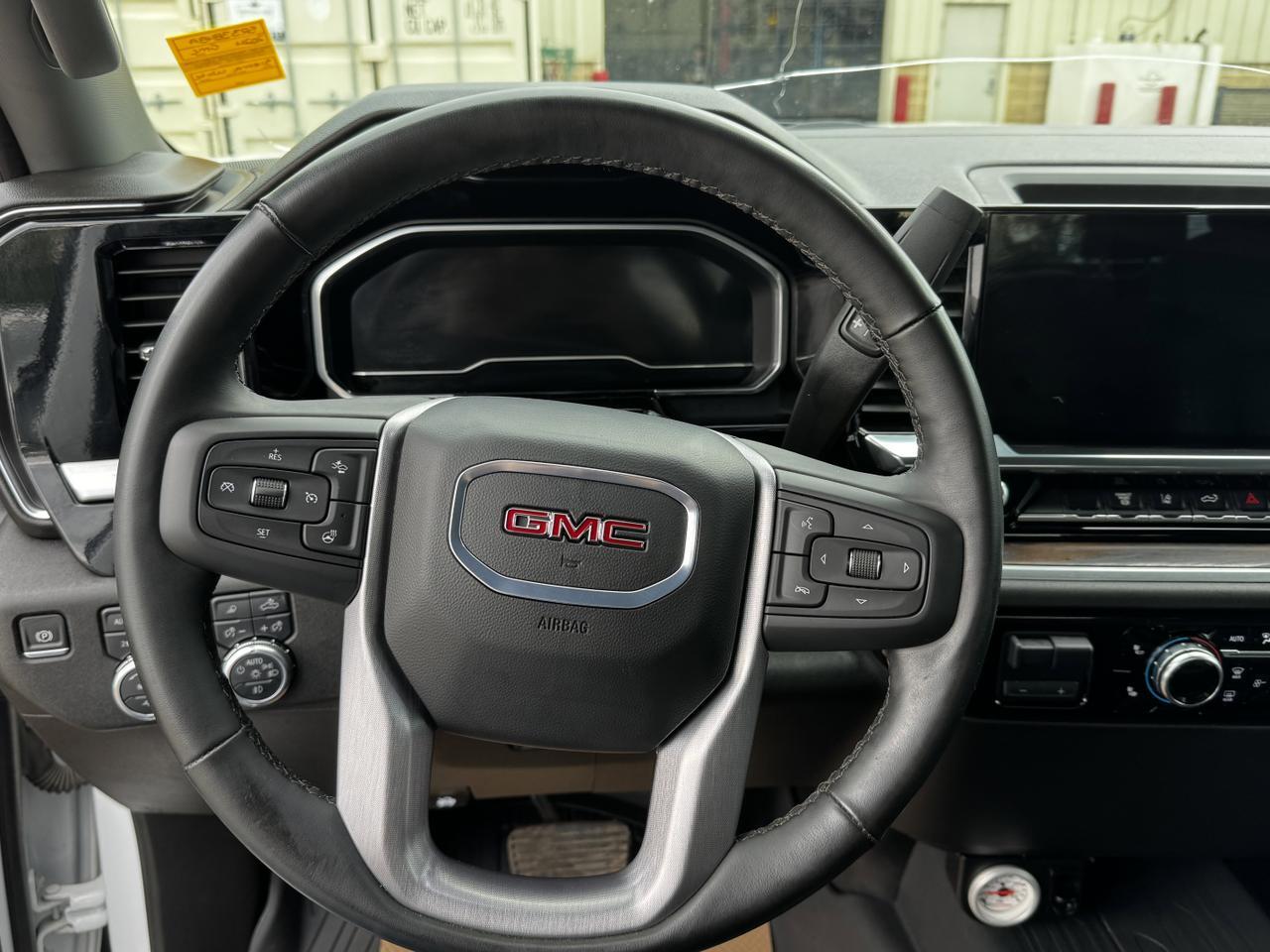 2024 GMC Sierra 2500HD SLT Crew Cab 4WD | Low KMs | Duramax Diesel | Leather | X31 PKG | 5th Wheel Prep | Loaded Redwater AB