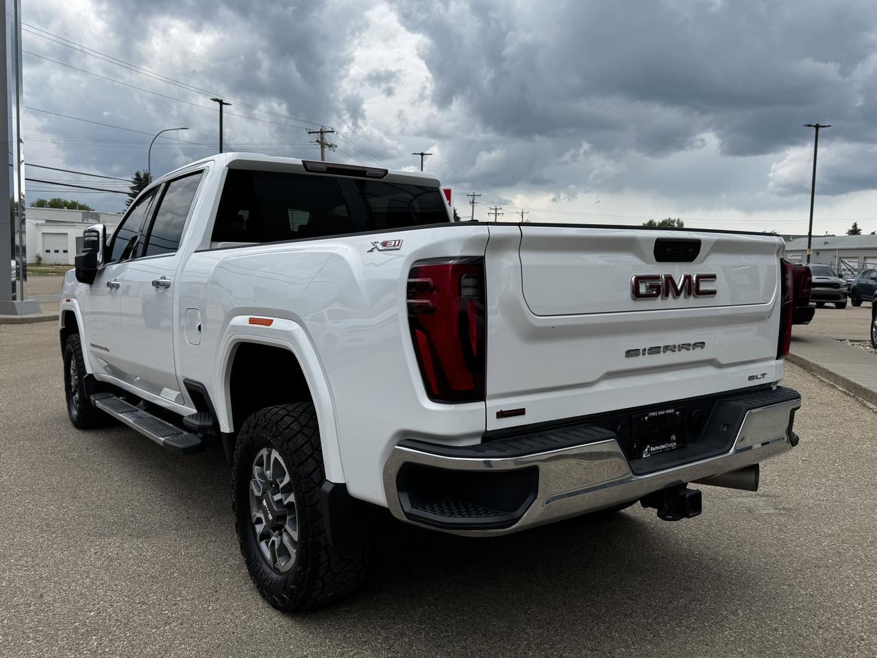 2024 GMC Sierra 2500HD SLT Crew Cab 4WD | Low KMs | Duramax Diesel | Leather | X31 PKG | 5th Wheel Prep | Loaded Redwater AB