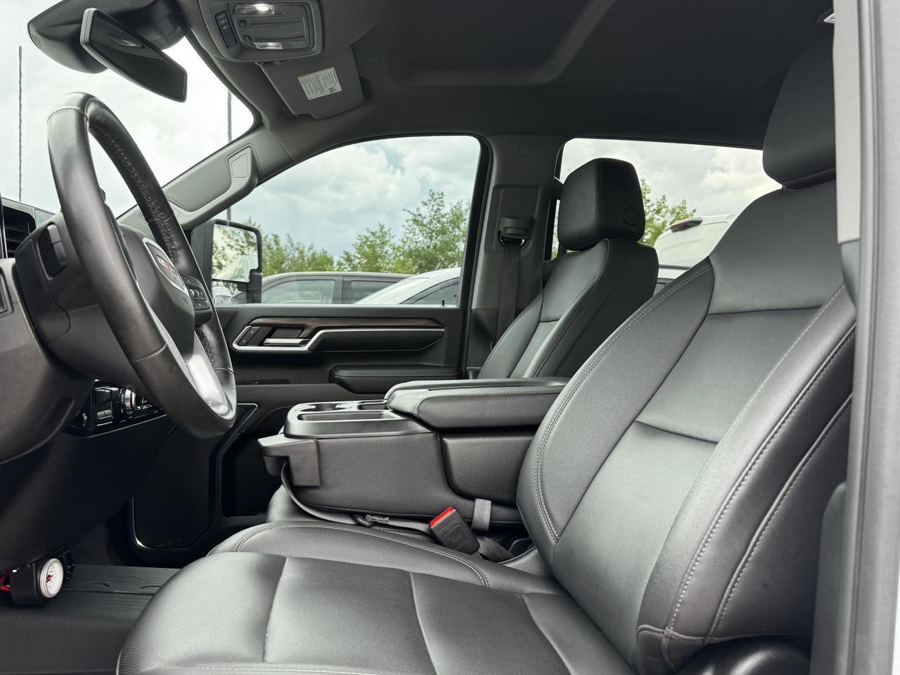 2024 GMC Sierra 2500HD SLT Crew Cab 4WD | Low KMs | Duramax Diesel | Leather | X31 PKG | 5th Wheel Prep | Loaded Redwater AB