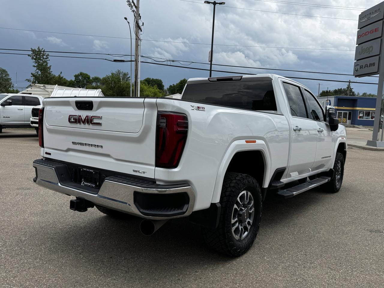2024 GMC Sierra 2500HD SLT Crew Cab 4WD | Low KMs | Duramax Diesel | Leather | X31 PKG | 5th Wheel Prep | Loaded Redwater AB