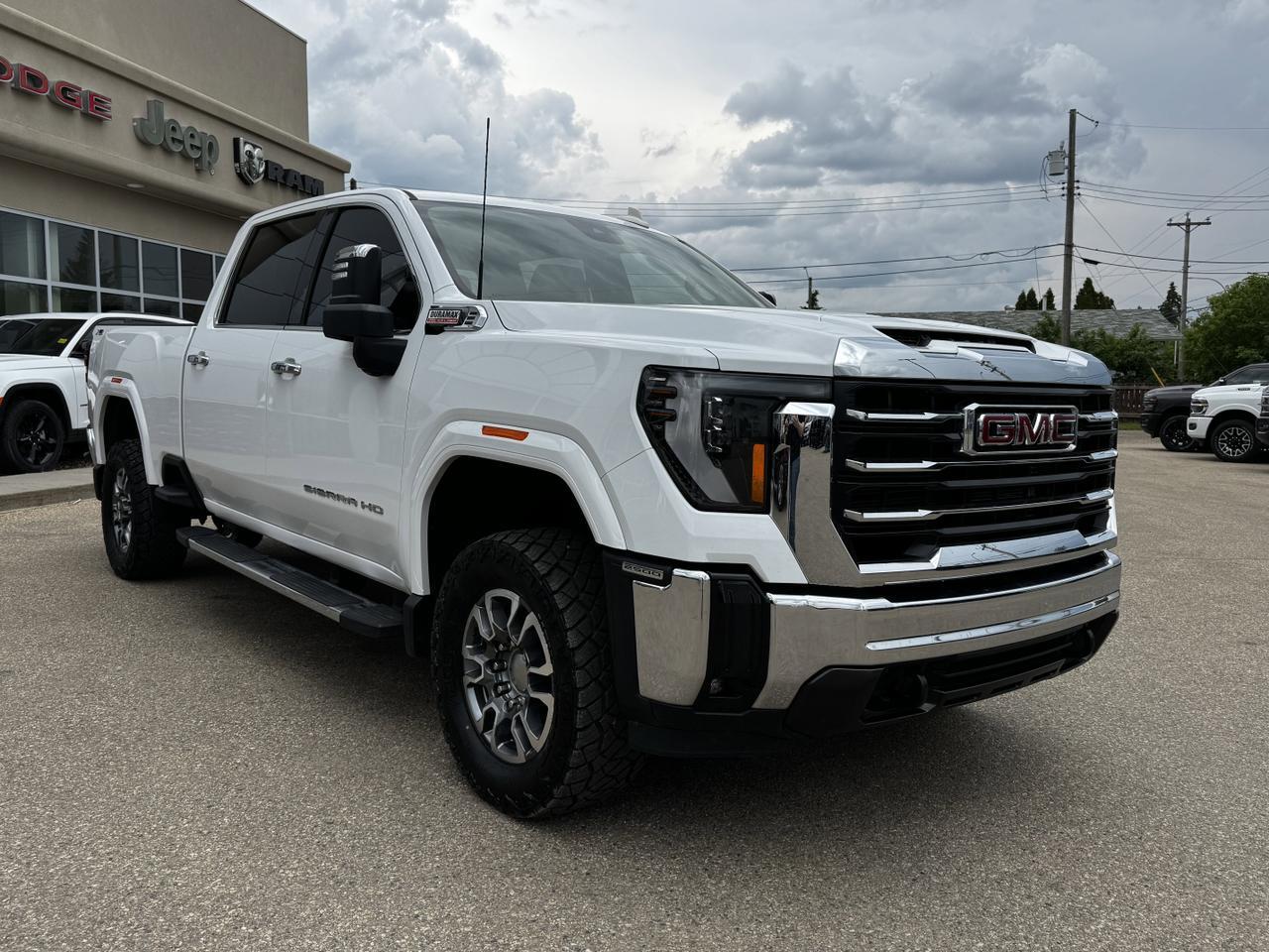 2024 GMC Sierra 2500HD SLT Crew Cab 4WD | Low KMs | Duramax Diesel | Leather | X31 PKG | 5th Wheel Prep | Loaded Redwater AB