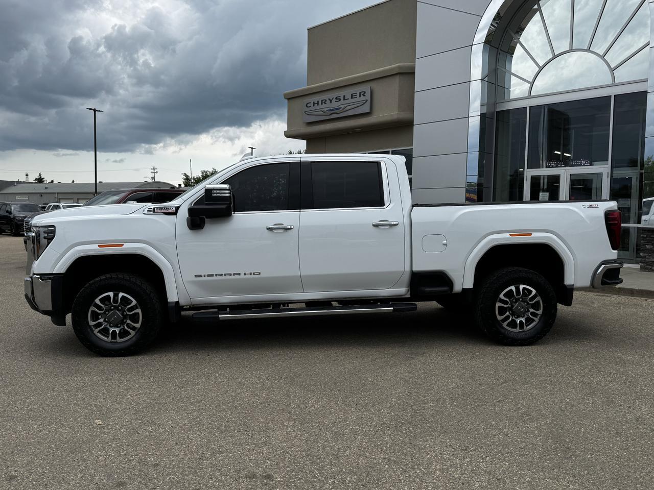 2024 GMC Sierra 2500HD SLT Crew Cab 4WD | Low KMs | Duramax Diesel | Leather | X31 PKG | 5th Wheel Prep | Loaded Redwater AB